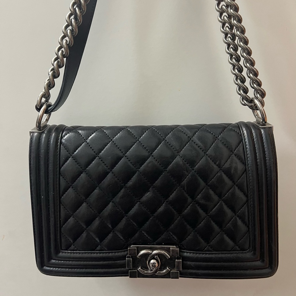 Black chanel boy bag